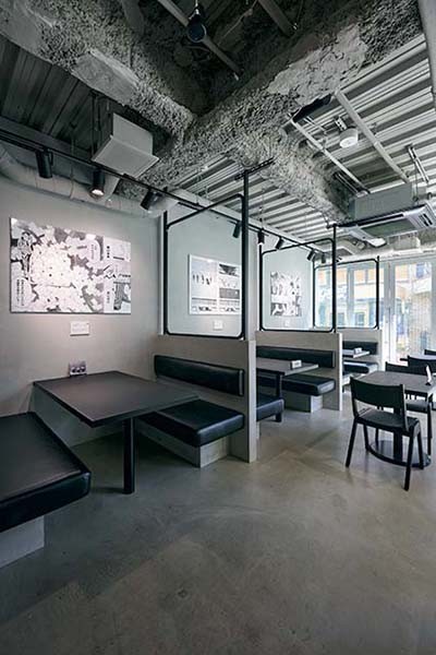 広々とした店内で黒白メニューを 黒白カフェが増えていた③ The Unknown Café Gallery Harajuku - Slide:1