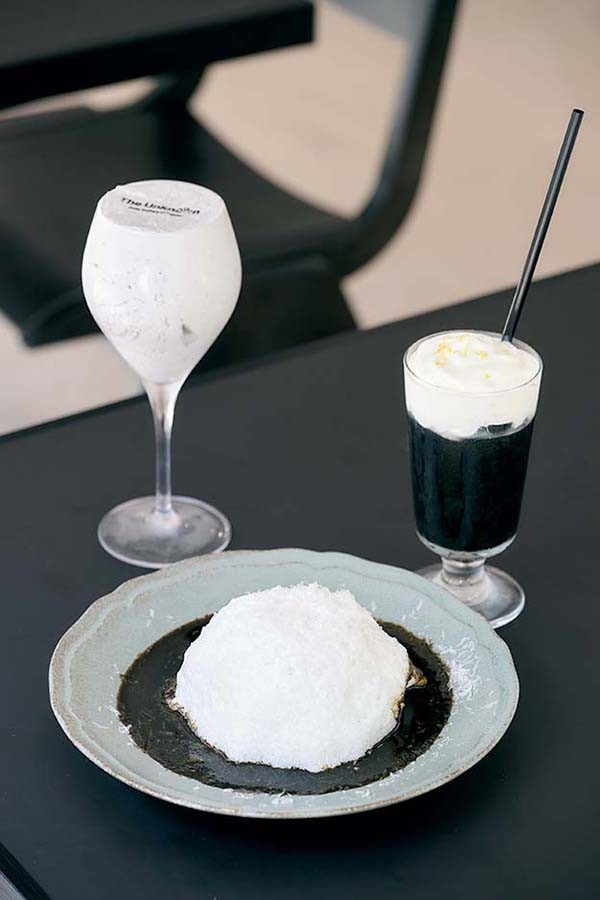 広々とした店内で黒白メニューを 黒白カフェが増えていた③ The Unknown Café Gallery Harajuku - Slide:5