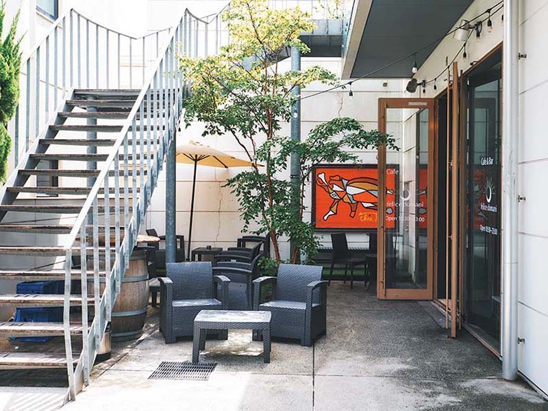 秘密基地めいた雰囲気も素敵。下北沢と新御徒町の新カフェ 黒白カフェが増えていた④ felice domani shimokitazawa - Slide:2