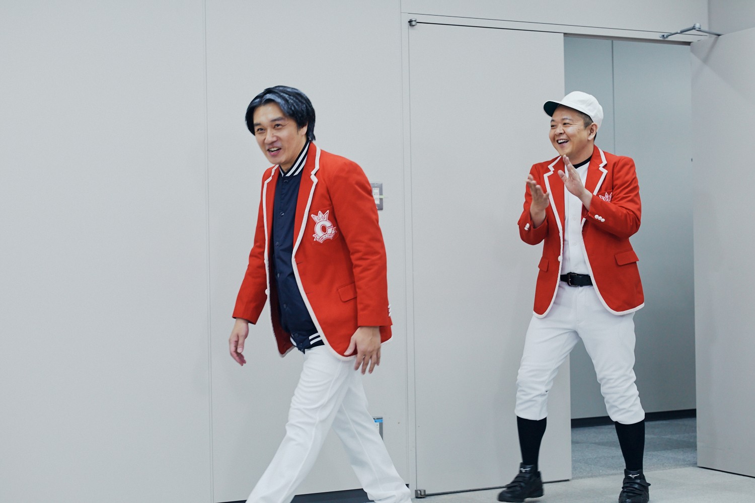 優勝決定後わずか10分ほどでバタバタと記者会見場に現れたサルゴリラの二人