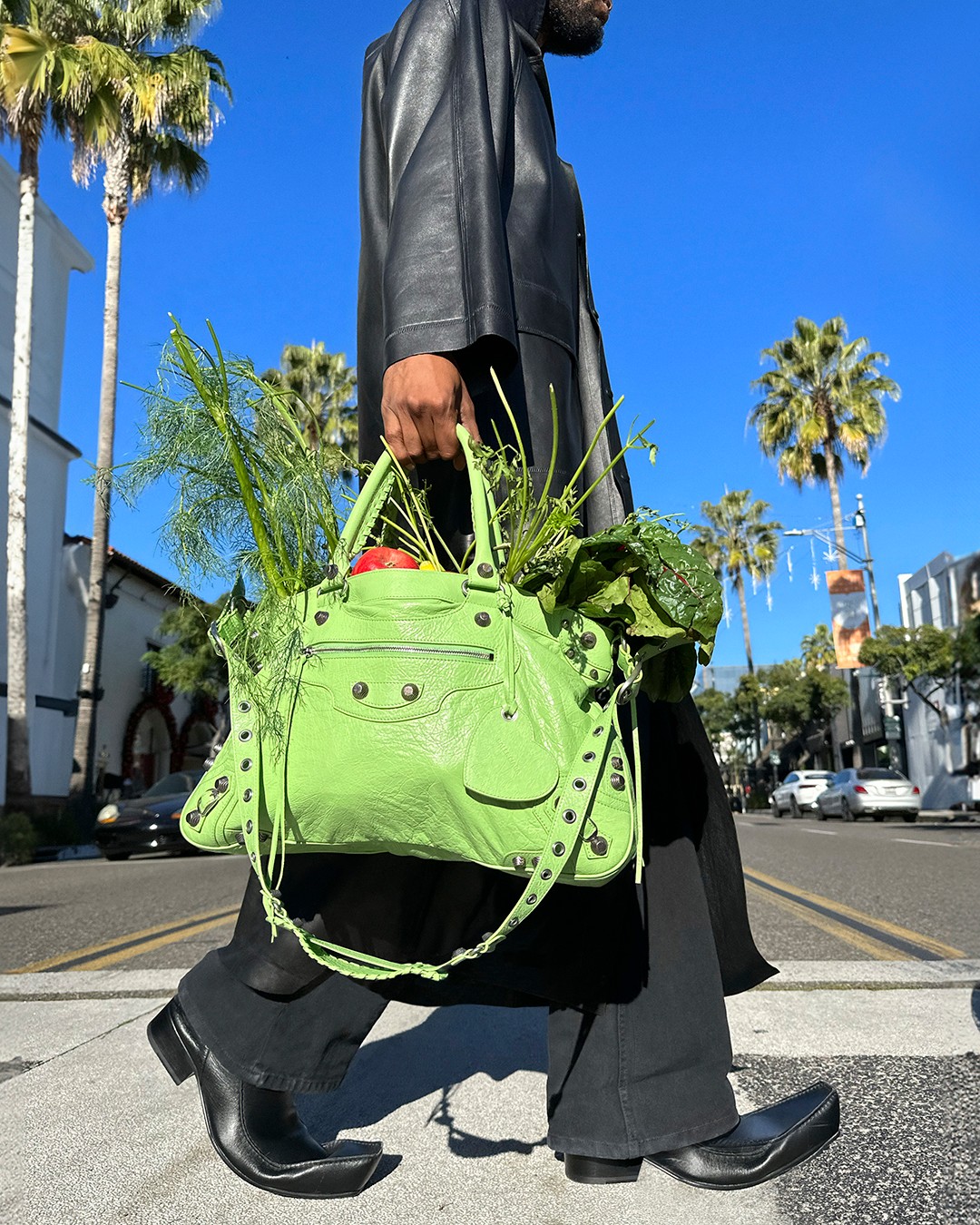 バレンシアガ - Slide:1