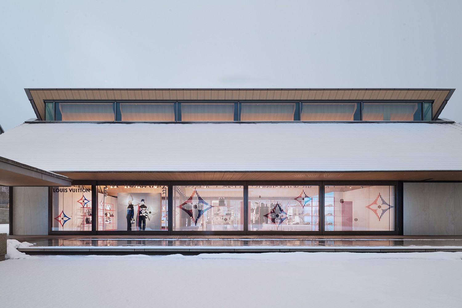 ルイ・ヴィトン, ニセコ - Slide:3