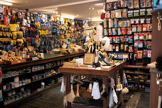 トースト用トング 、ラップトップ用ブラシ…英国のマニアな専用品