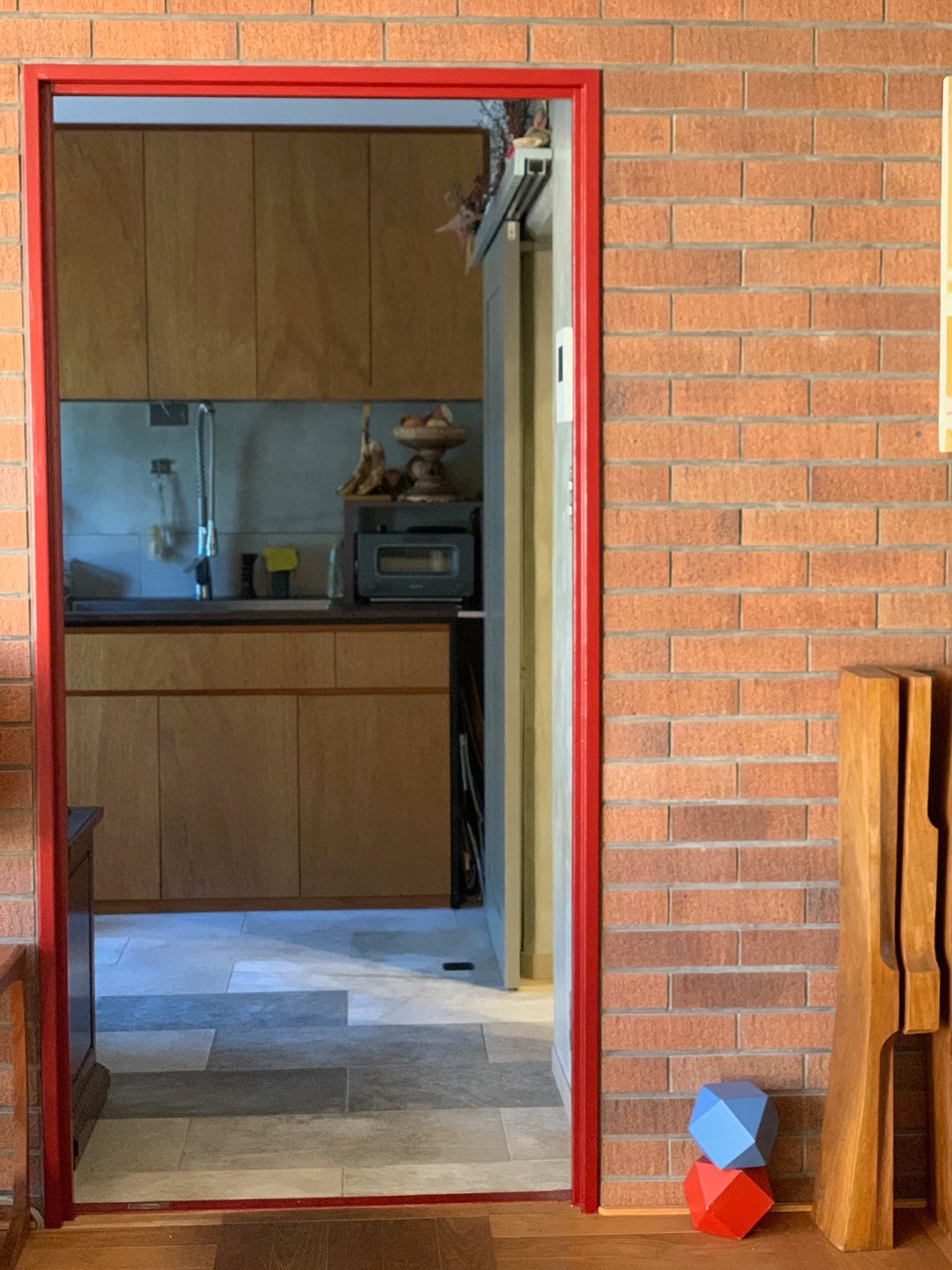 私と部屋 vol.121 素材の温もりに差し色を - Slide:2