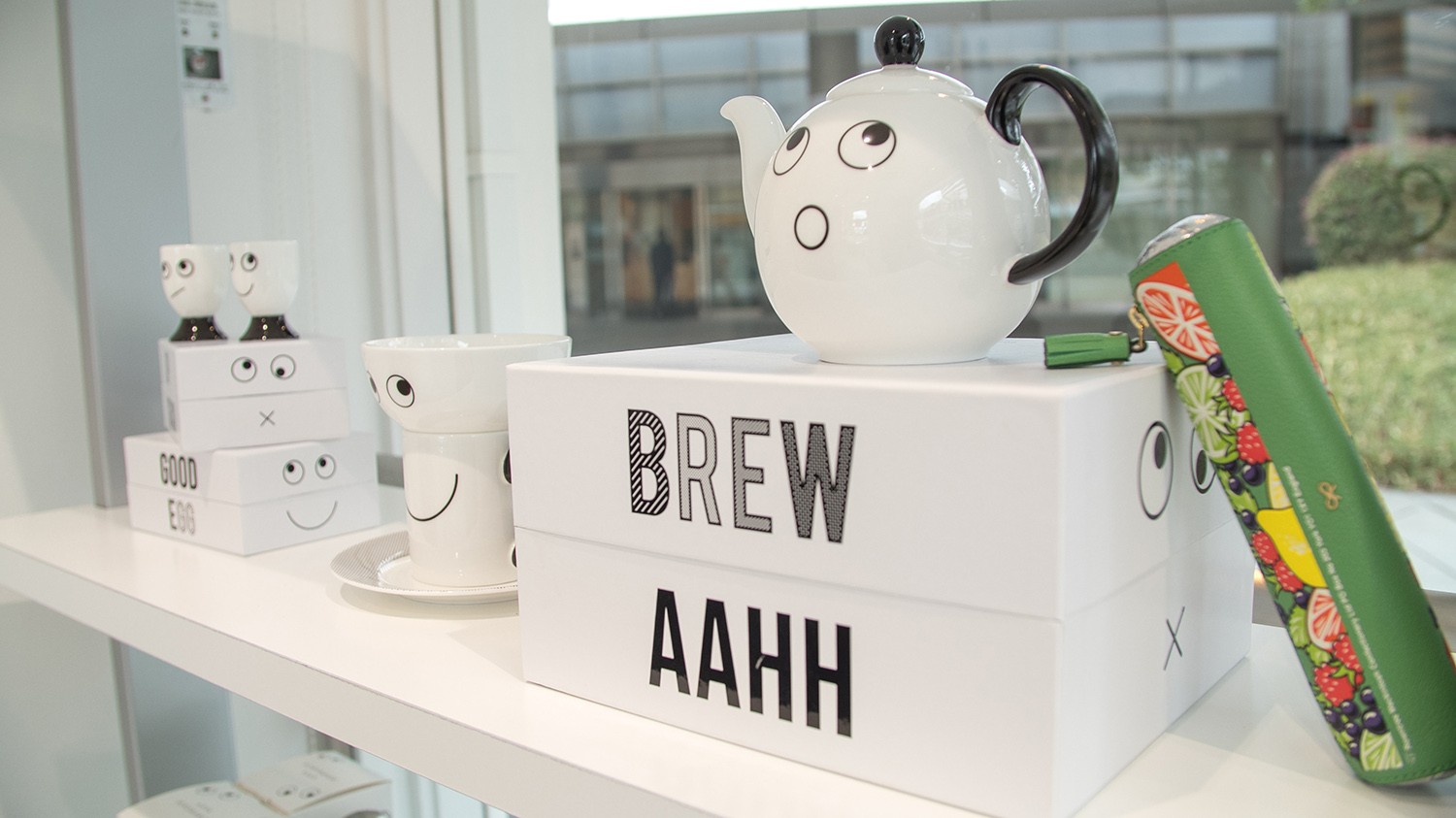 〈アニヤ・ハインドマーチ〉で楽しい季節の幕開けを - Slide:2