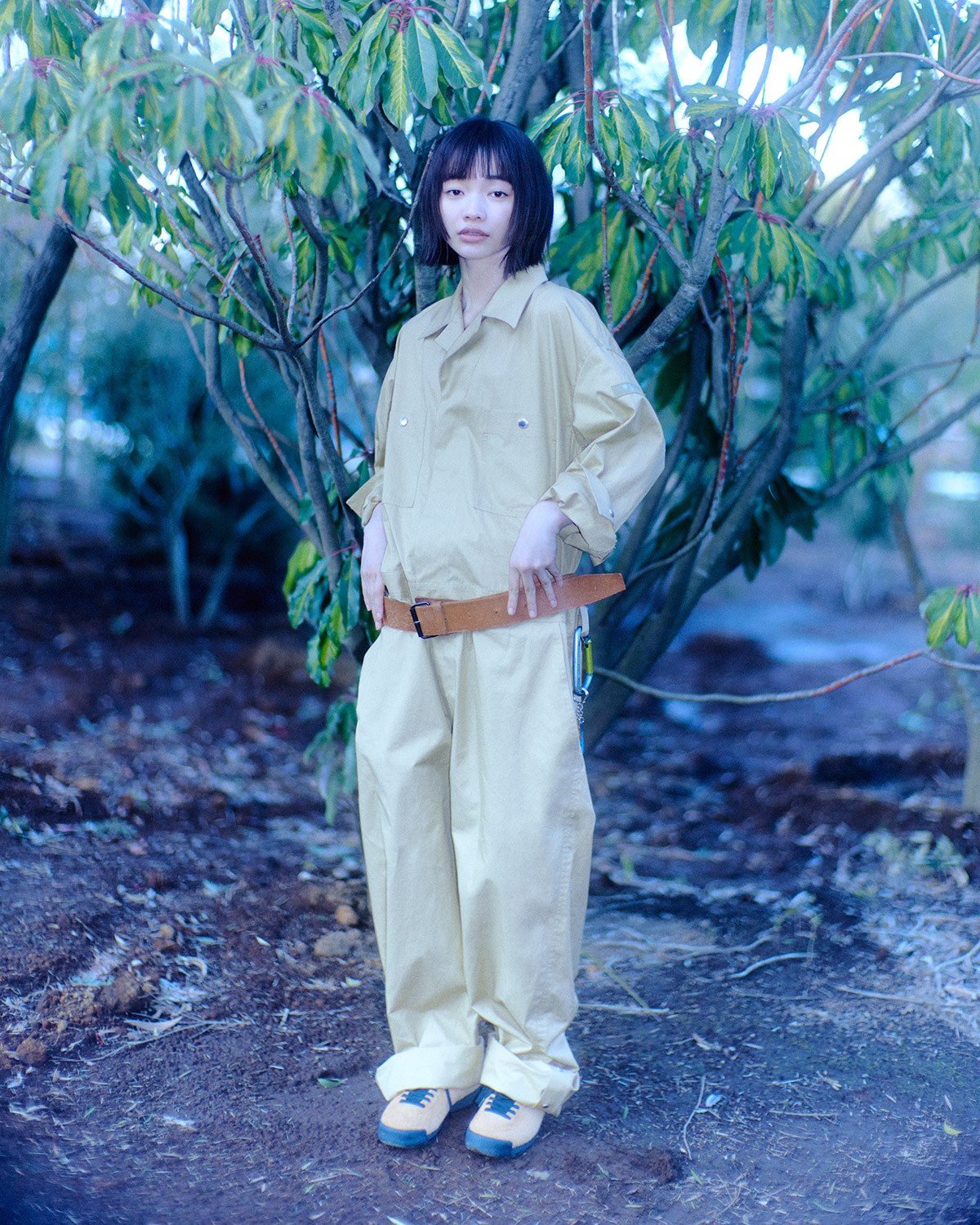 見上 愛が着る〈タトラス〉チャーミング・ミリタリー