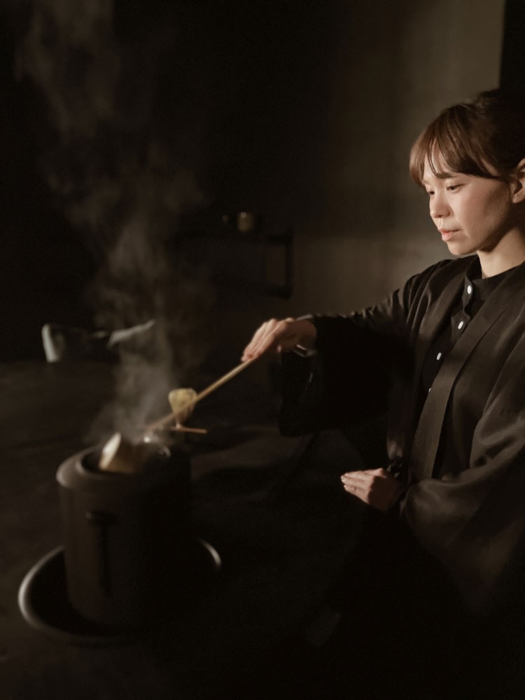 〈居雨/KYO〉の幻想的なティー体験|「KYO AMAHARE」