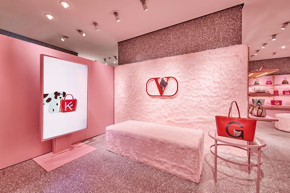 ヴァレンティノ ガラヴァーニ “ロックスタッズ ペット” リカルド・クシマノ - Slide:2