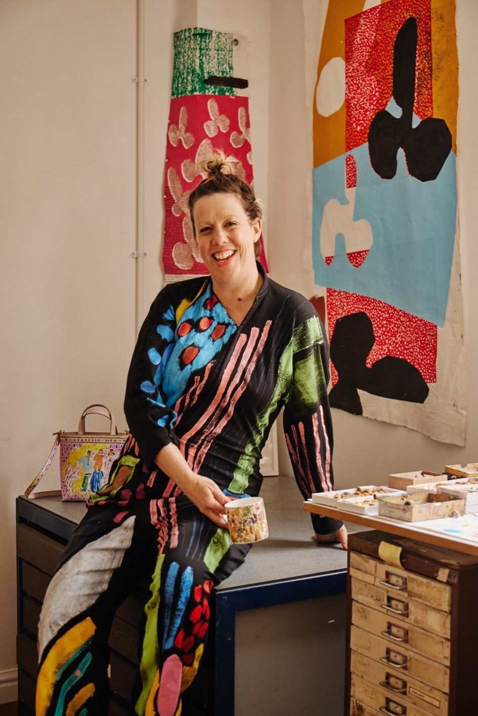 〈スウェーディッシュ ストッキング〉 Hellen Bullock - Slide:1