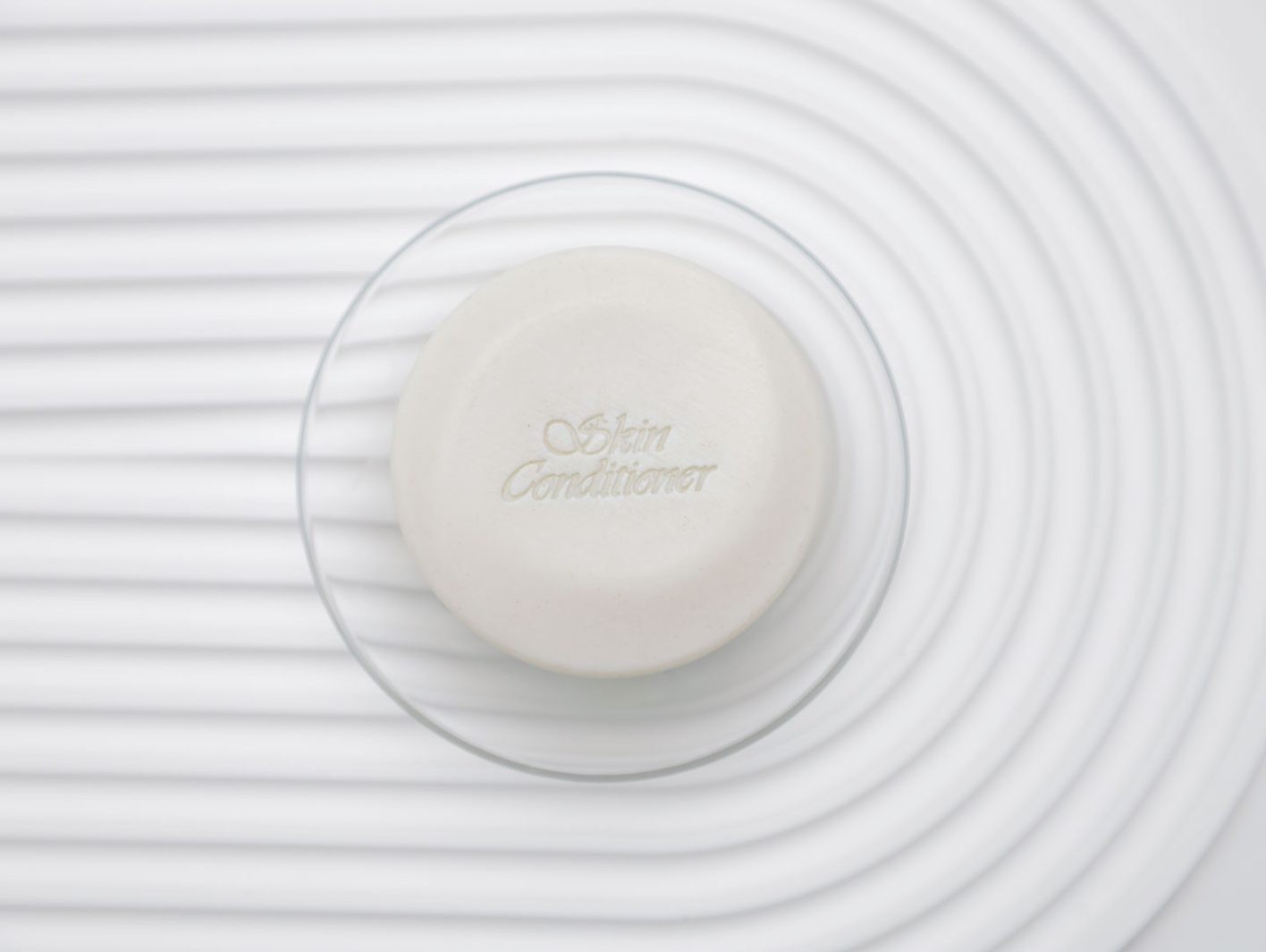 〈アルビオン〉の“スキコン”からメイクオフ石けんが登場etc.