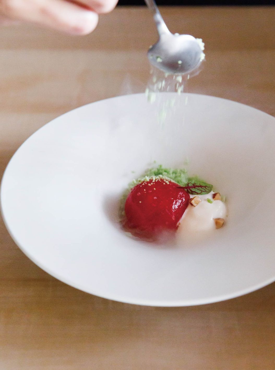 銀座のど真ん中に隠された空間でアートのような料理を堪能 - Slide:2