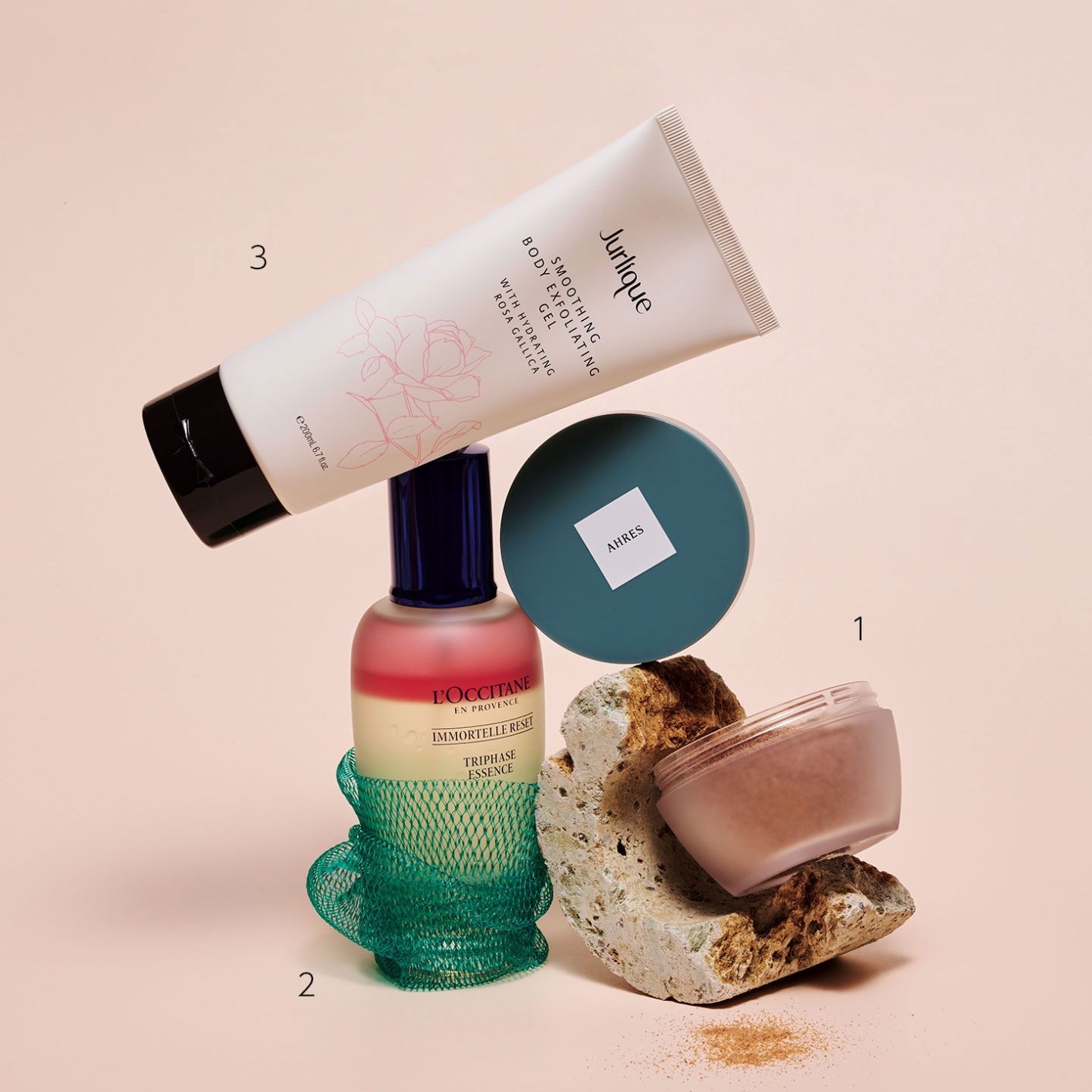 1 くるみの殻やアズキ、アンズ種子をスクラブに。65g ¥4,950(アーレス) 2 150ml ¥9,900(ロクシタンジャポン) 3 200ml ¥4,620(ジュリーク・ジャパン)