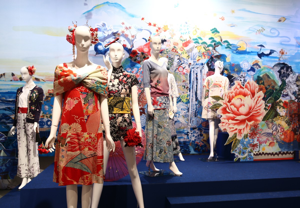 ケイタマルヤマ遊覧会 表参道 1 - Slide:2