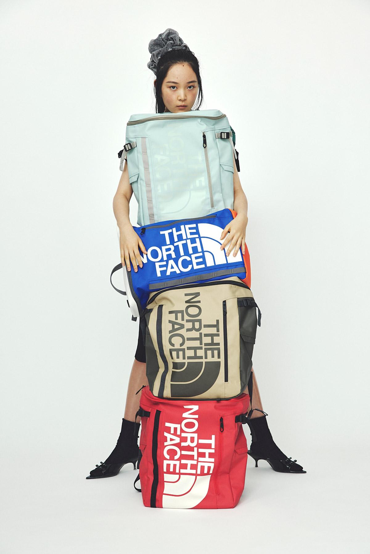 〈ザ・ノース・フェイス〉 のパーフェクトバッグ「BC fusebox 2」と一緒に