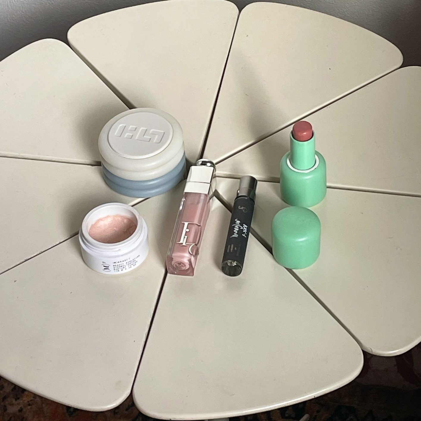 きれいな人のポーチの中身 vol.177 - Slide:1