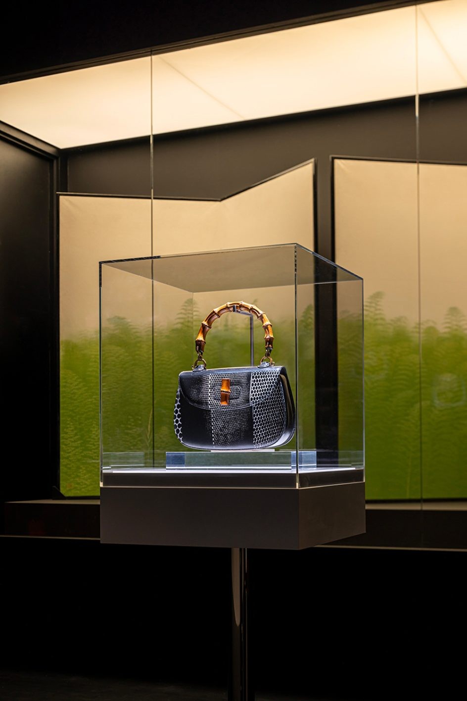 GUCCI COSMOS グッチ - Slide:3