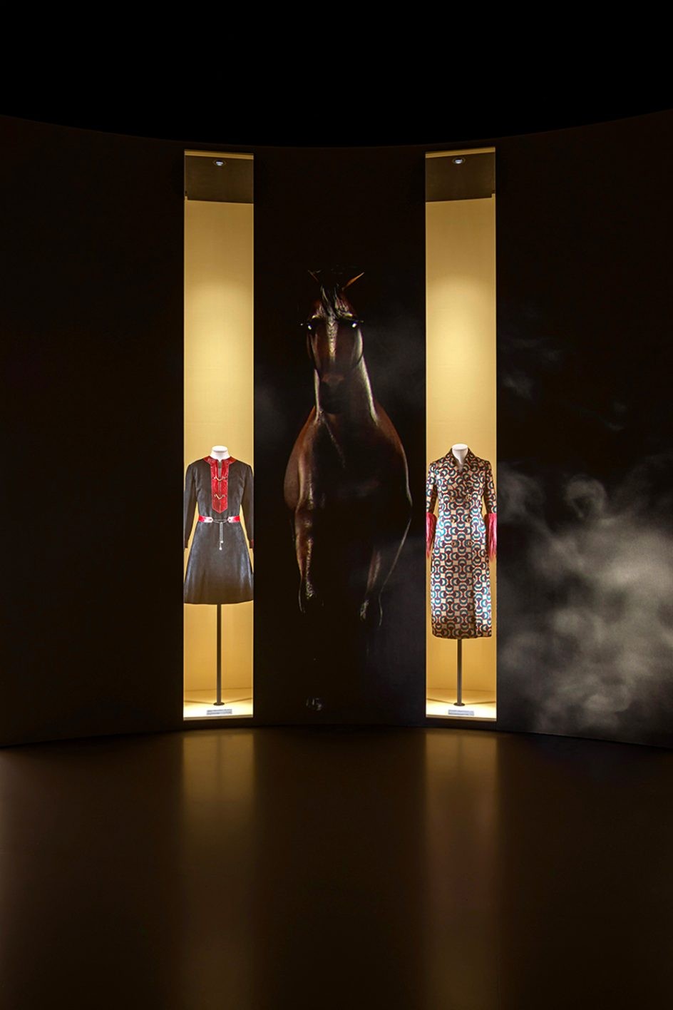 GUCCI COSMOS グッチ - Slide:4