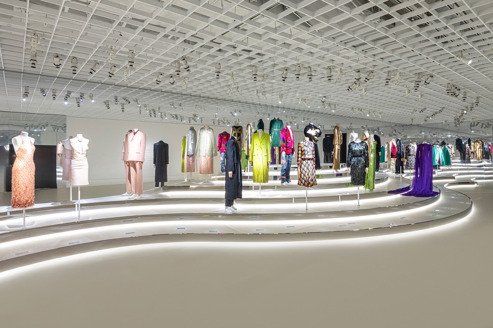 GUCCI COSMOS グッチ - Slide:5