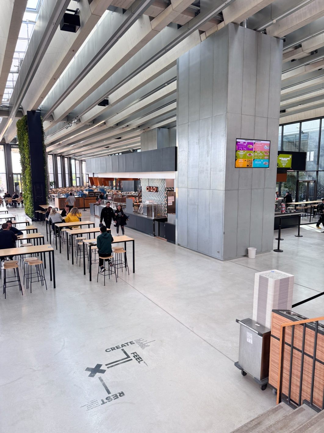 自由でオープンな空間 ドイツ本社に到着 - Slide:6