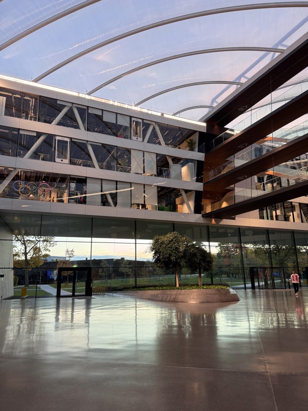 自由でオープンな空間 ドイツ本社に到着 - Slide:5