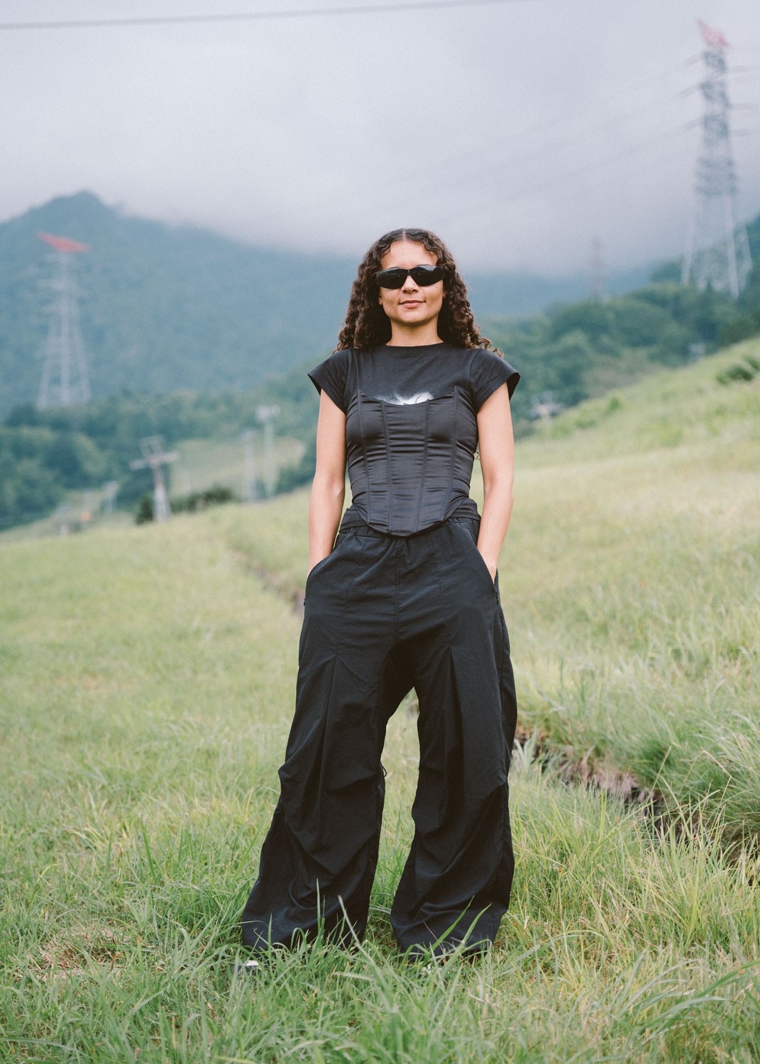 エリカ・デ・カシエール たゆたう歌声とミニマリズム