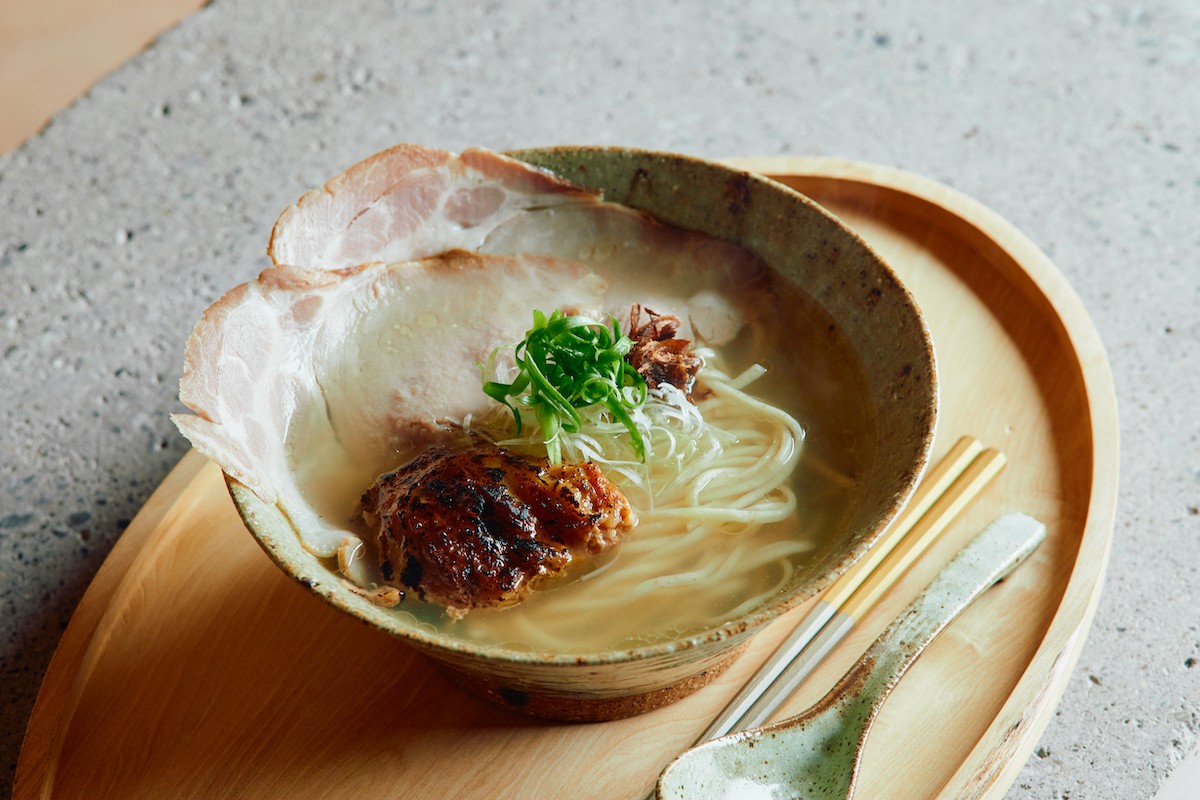 沖縄そば EIBUN 白 - Slide:1