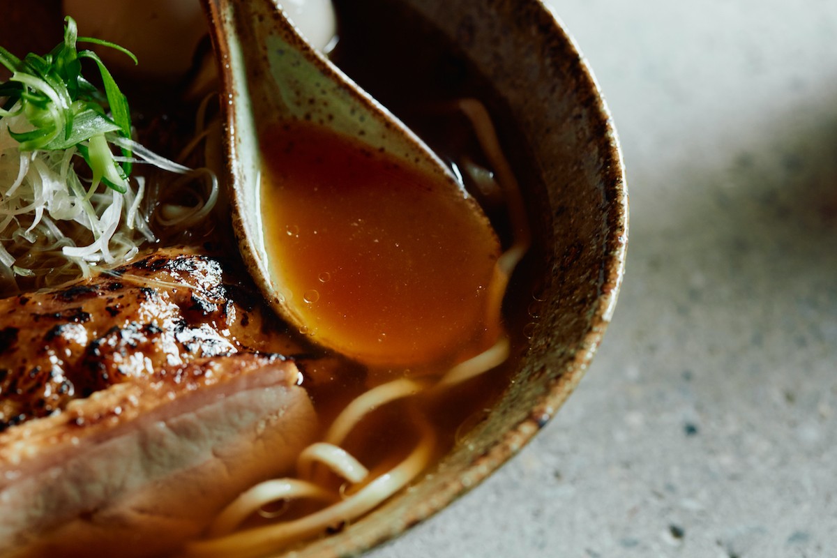 沖縄そば EIBUN スープ - Slide:2