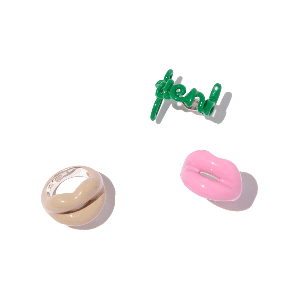 リング フレンド ¥47,300、リップ 各¥53,900(共にホットリップス | トゥモローランド)