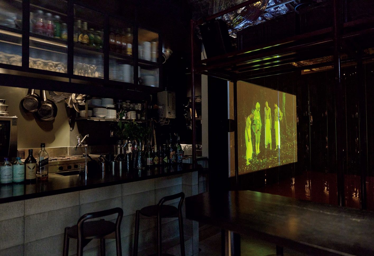 “舞台”に作品、”舞台裏”にはレストラン 神谷町「Gallery & Restaurant 舞台裏」 - Slide:1