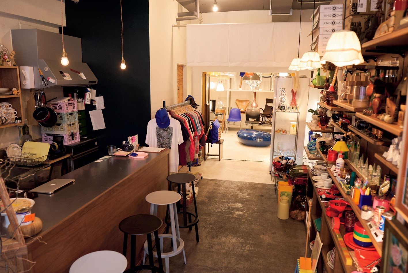 独特でファニーな品物が集まる 蔵前「Dill Pickle Club Torigoe」 - Slide:1