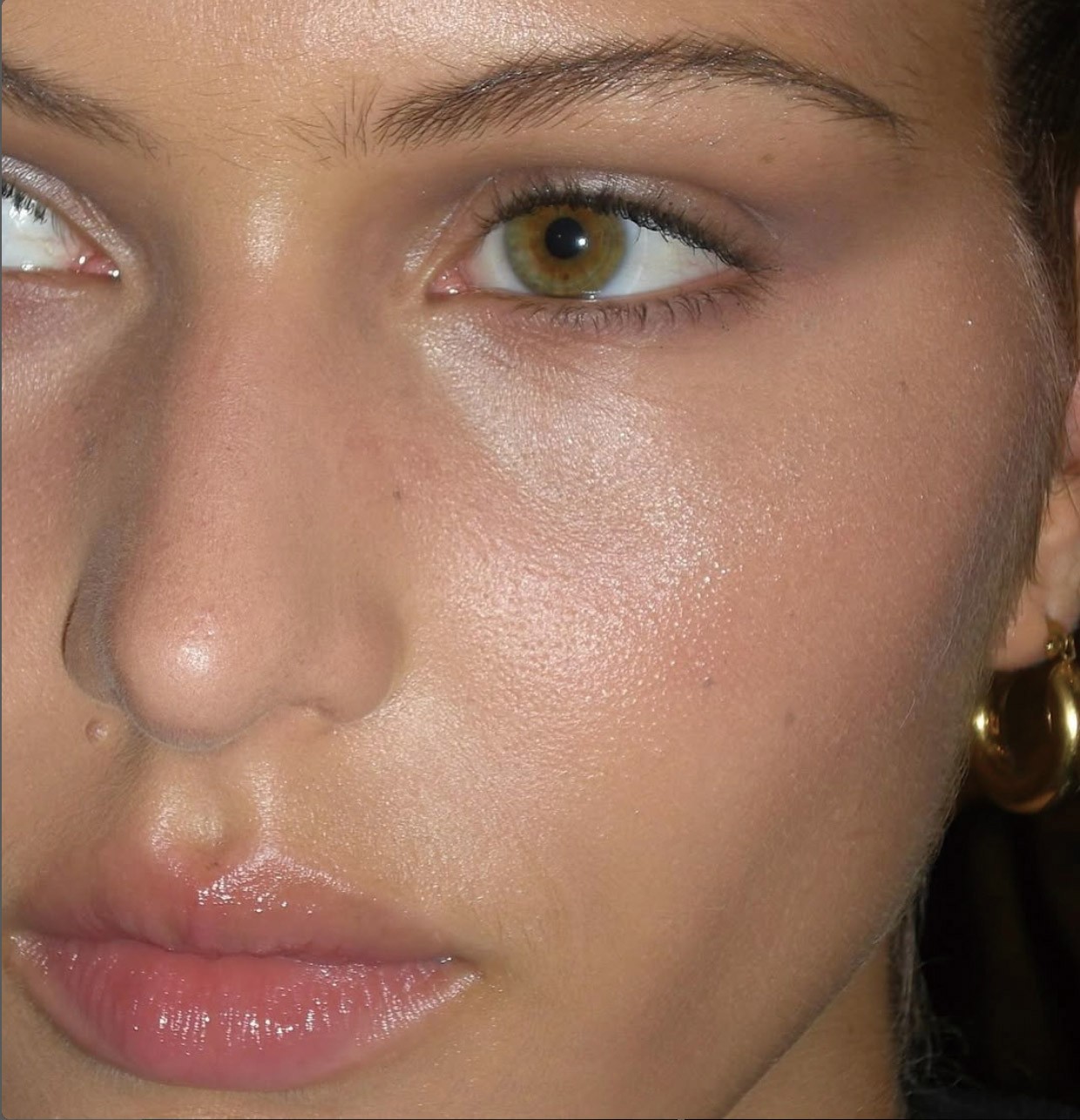 スキニーアイブロウが市民権を得る!? - Slide:1