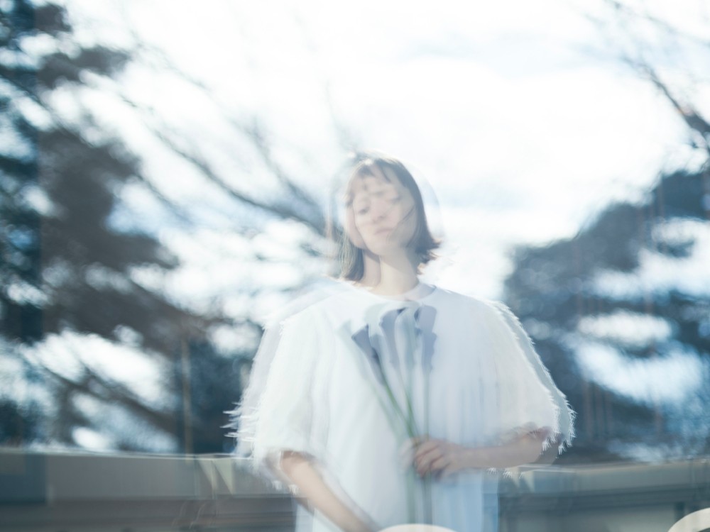 〈ドゥロワー〉が“花”を主題にした写真集を数量限定配布 - Slide:12