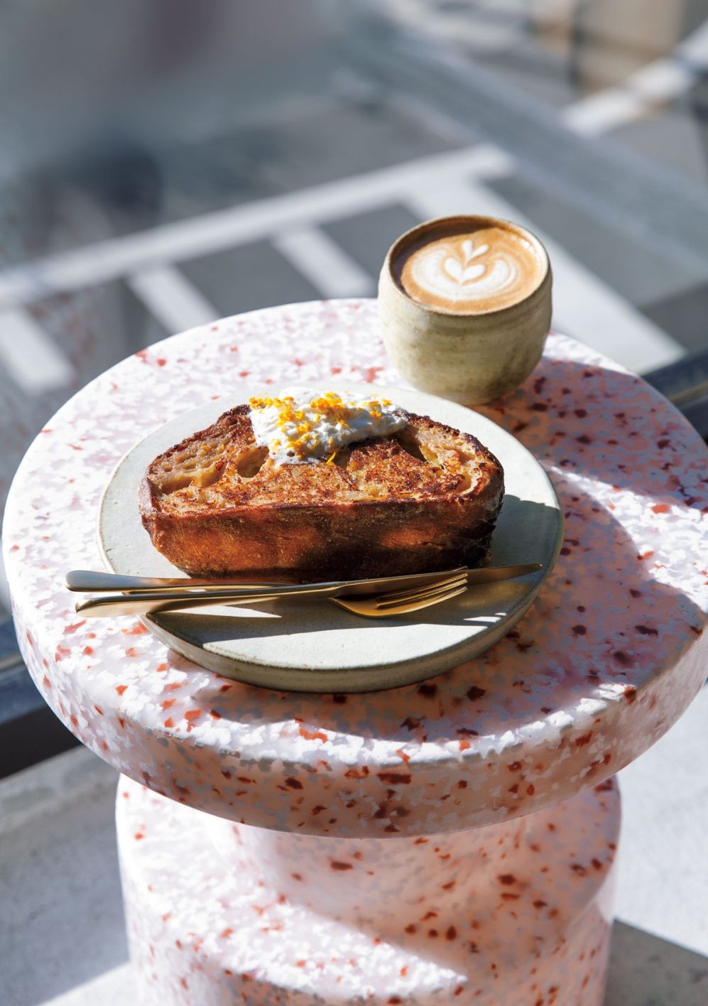 パークサイドでのんびり過ごす、コーヒーカルチャーの新スポット - Slide:1