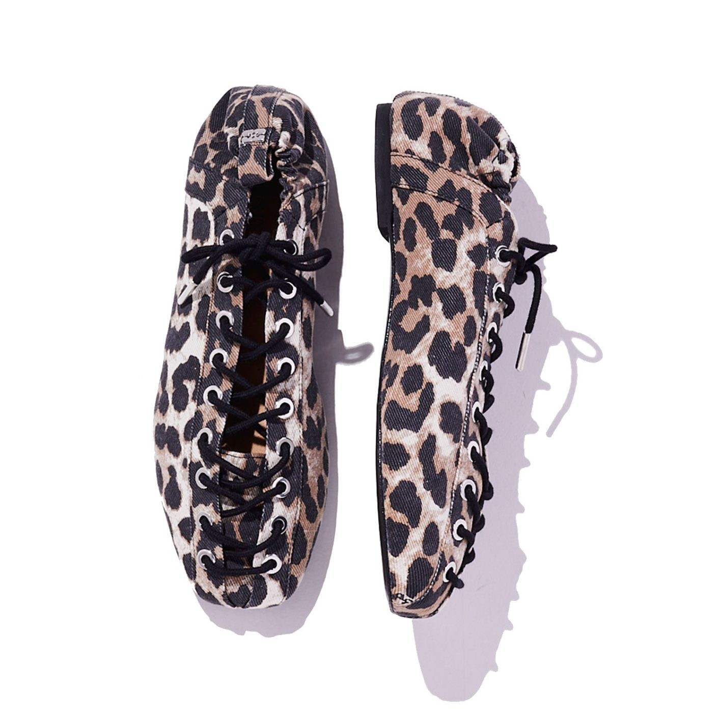 シューズ¥75,900(ガニー)customerservice@ganni.com