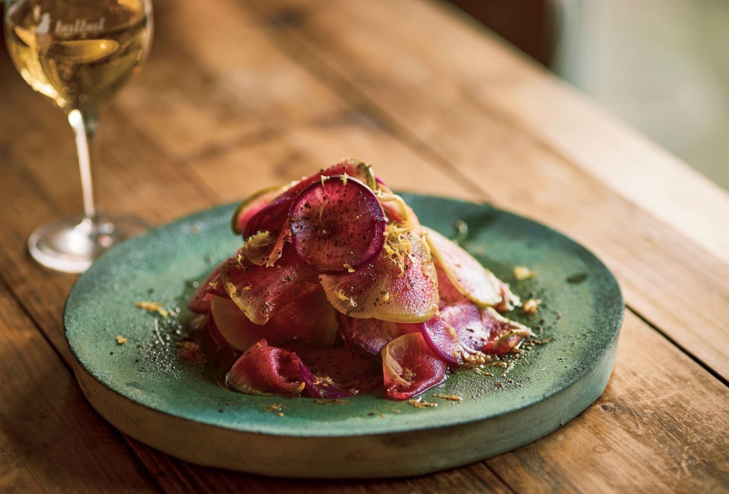 自然派ワインと楽しむ旬なおつまみ「紅芯大根の蜂蜜レモンマリネサラダ」