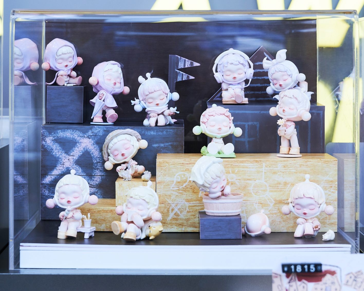 POP MART 原宿 SKULLPANDA MOLLY - Slide:1