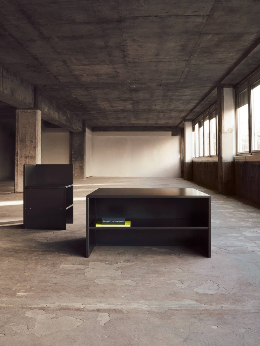 サンローラン - Slide:1