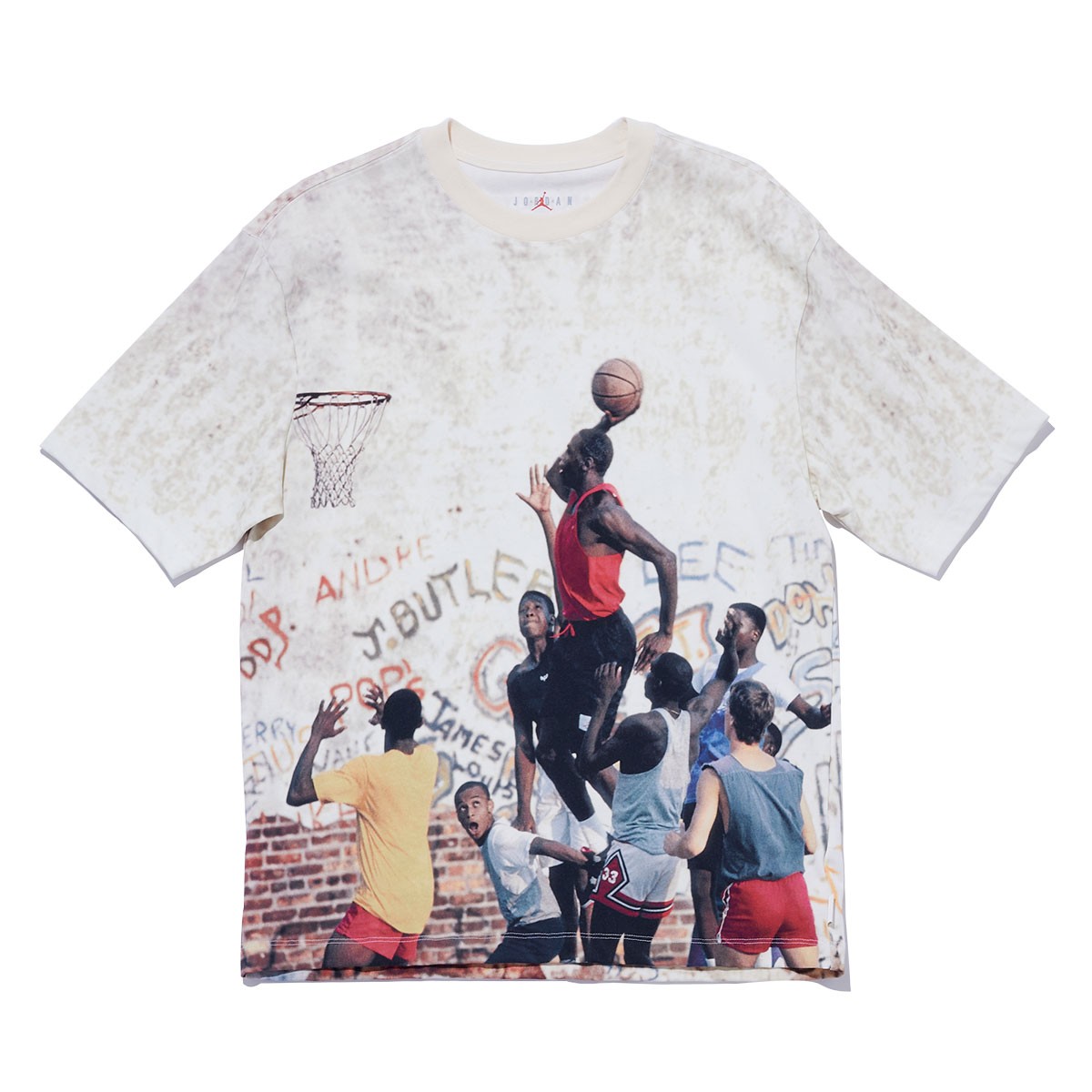 Tシャツ ¥8,580(ジョーダン ブランド | ナイキ カスタマーサービス)0120-6453-77