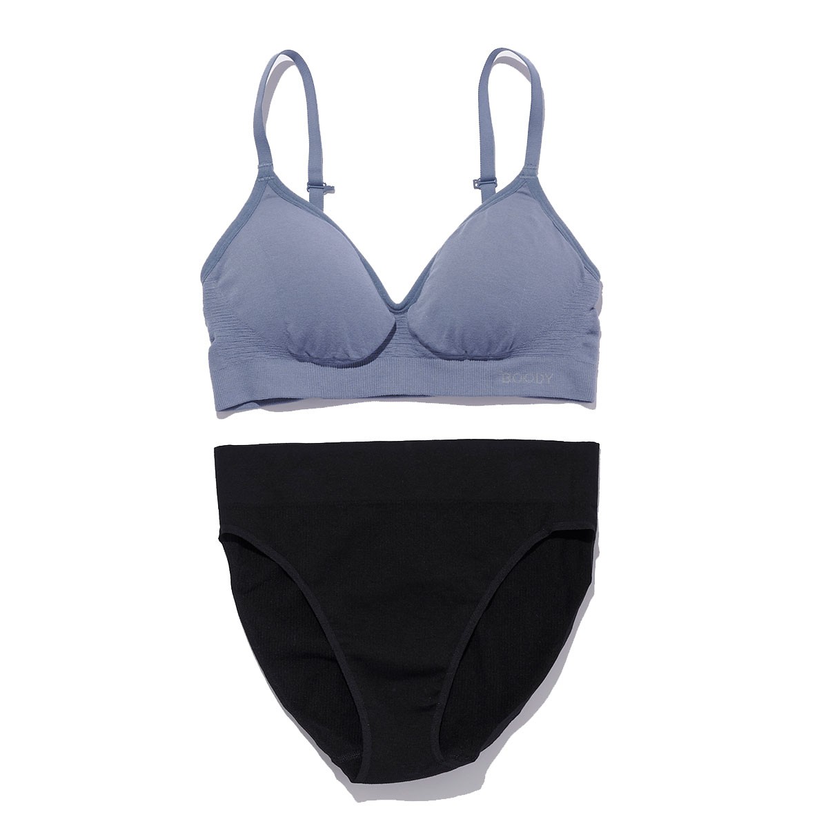 ワイヤレスTシャツブラ ¥3,900、ハイレッグブリーフ ¥2,200(共にブーディ | ジョリコエンタープライズ日本支店)