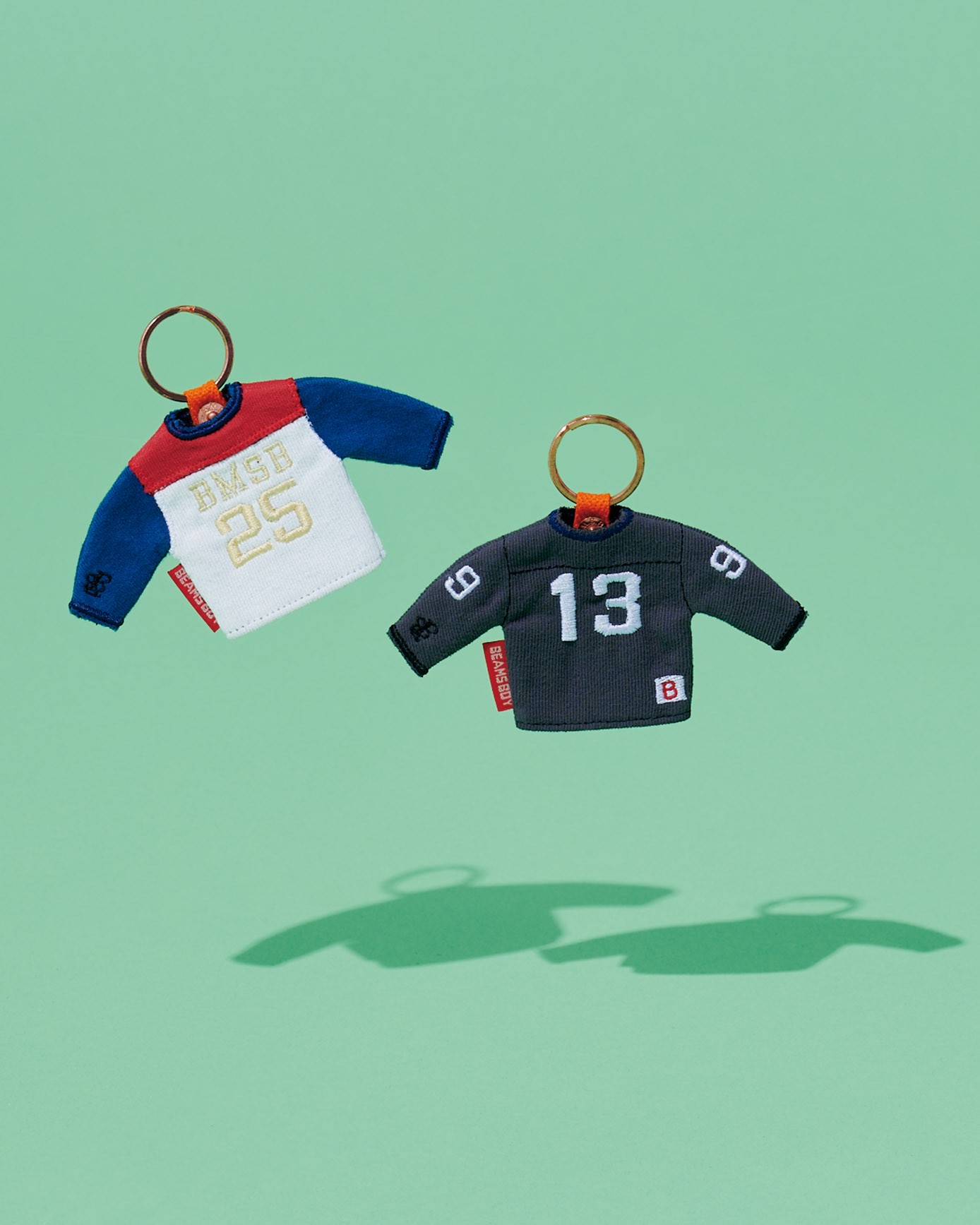 トレンドの“スポーツMIX”はチャーミングな小物からはじめよう