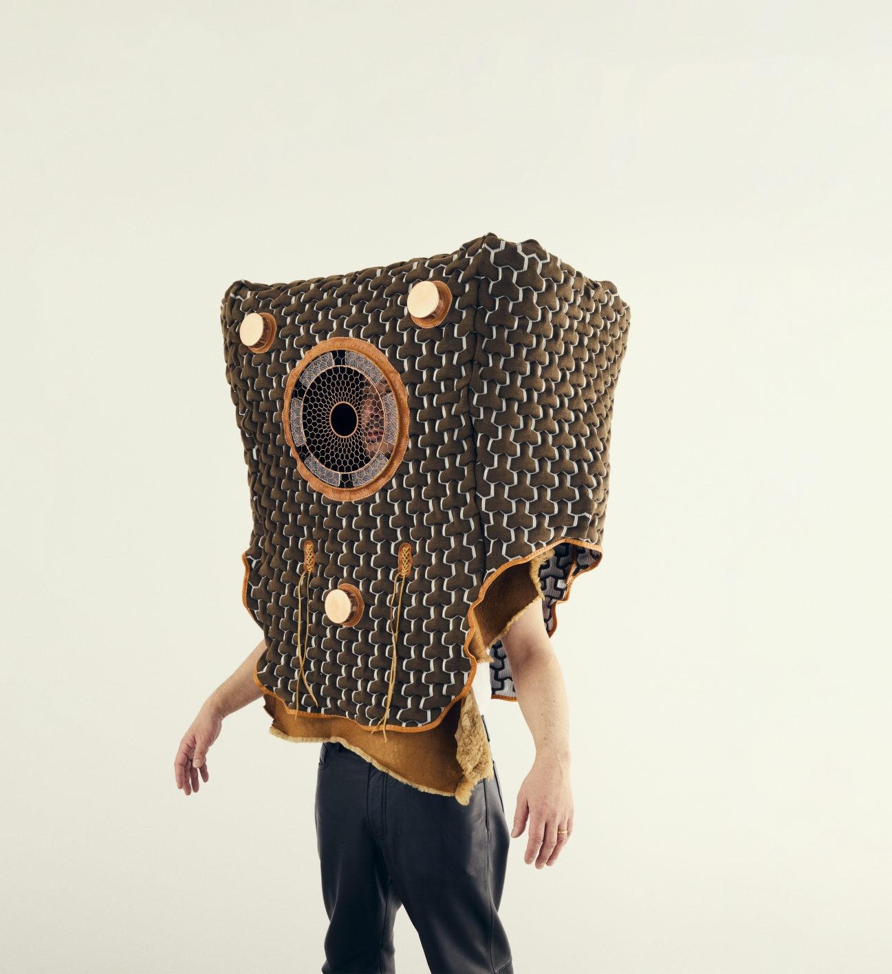 三田真一 - Slide:2