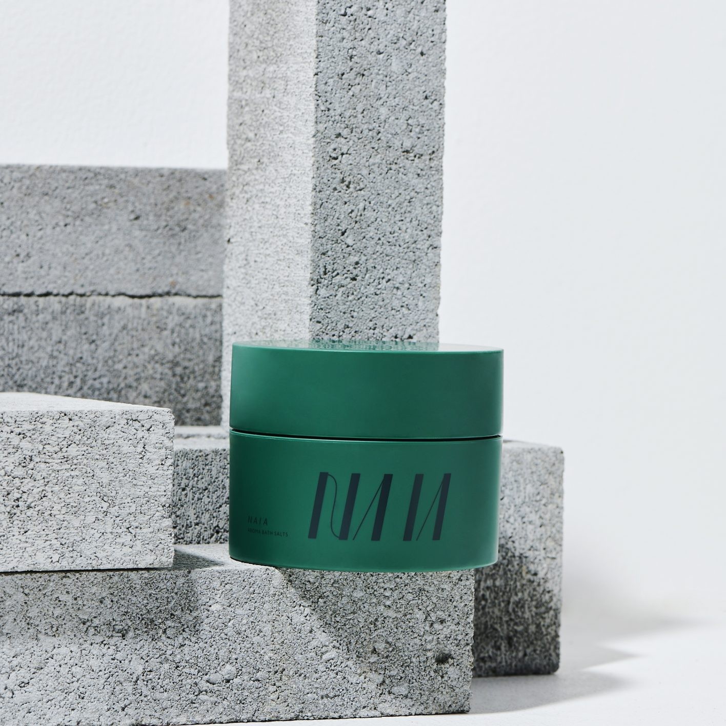 〈NAIA〉の能登ヒバ バスソルト - Slide:2