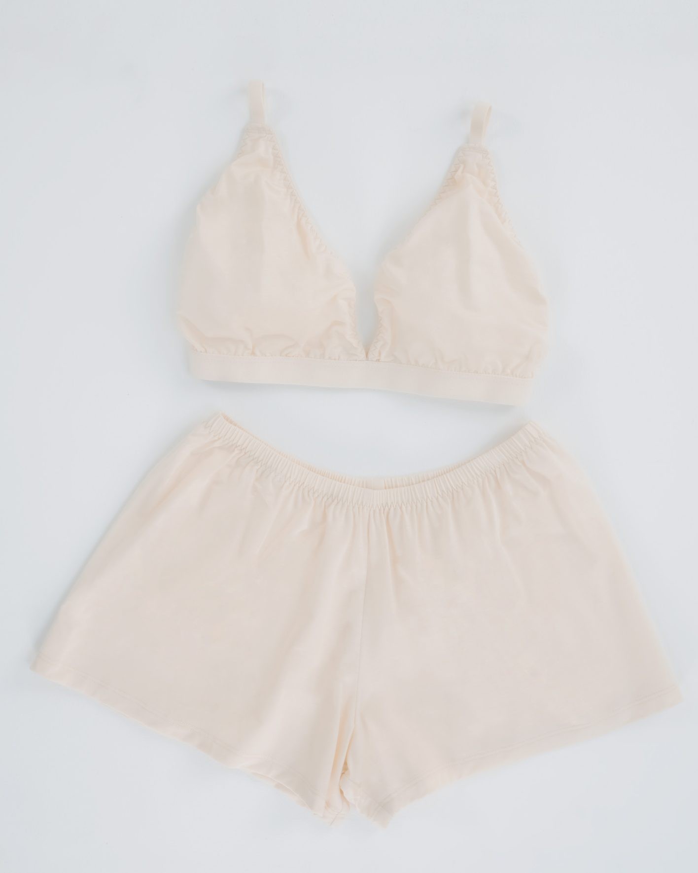 初夏のアンダーウェア。スキントーン編