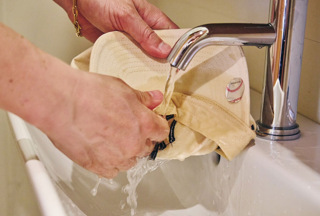 意外と知らない!? ベースボールキャップの洗い方 - Slide:2