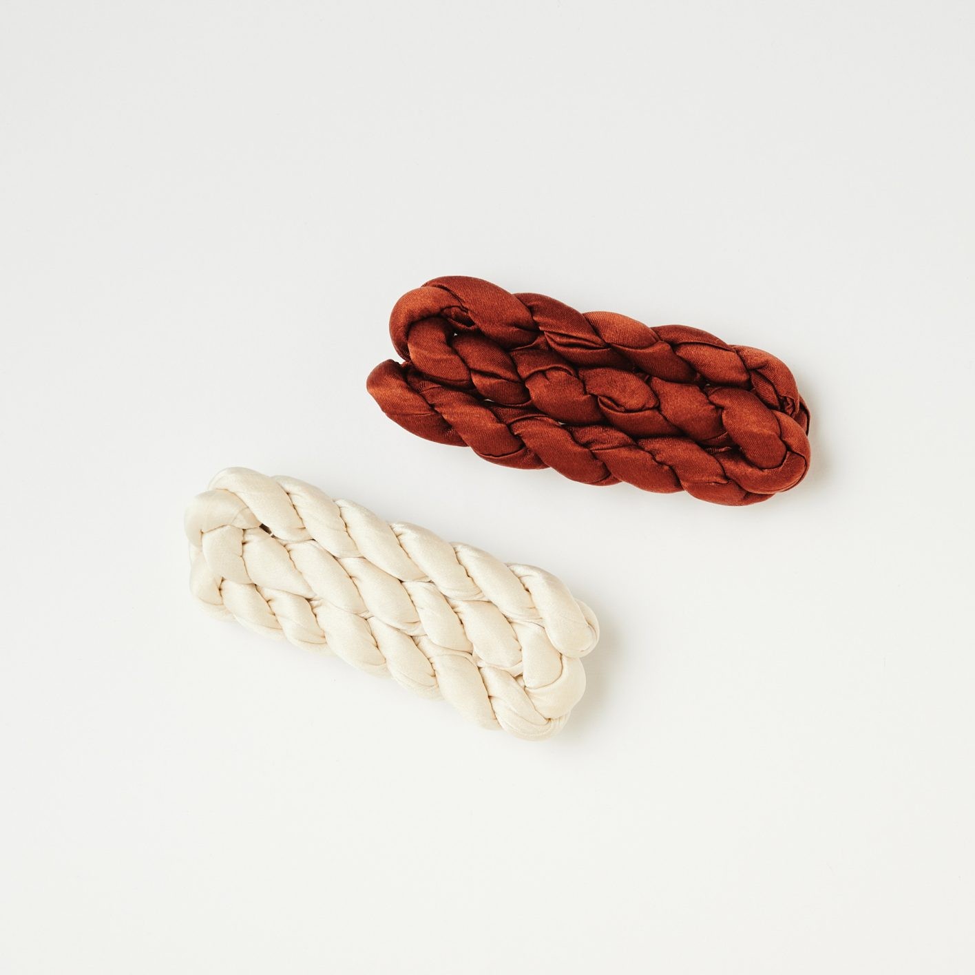 ヘアクリップ 各¥27,500(アズール | ビオトープ)0120-298-133