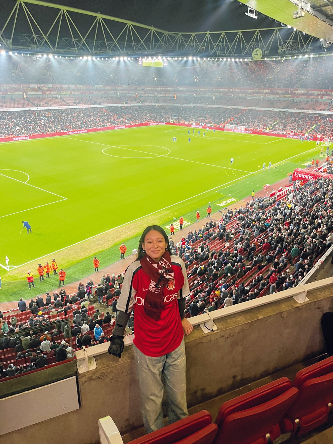 今年1月、ロンドンのエミレーツ・スタジアムで。アーセナルFCとトッテナム・ホットスパーFCのダービー戦を観戦。「たくさんのグーナー (アーセナルのサポーター)たちと一緒に戦えたのがうれしかった」