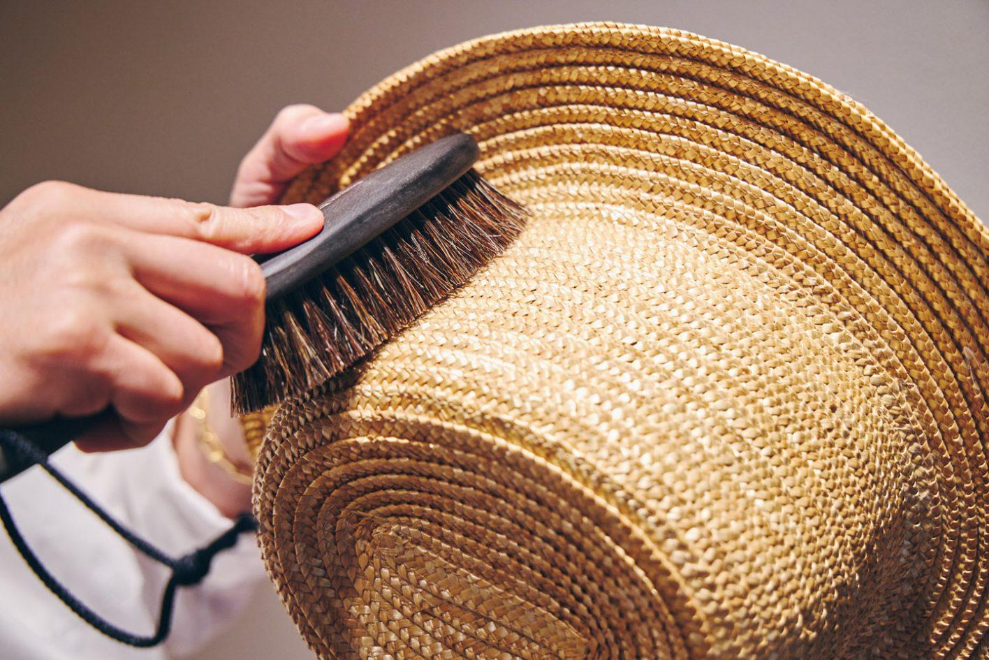 自宅でできる、ストローハットのお手入れ方法
