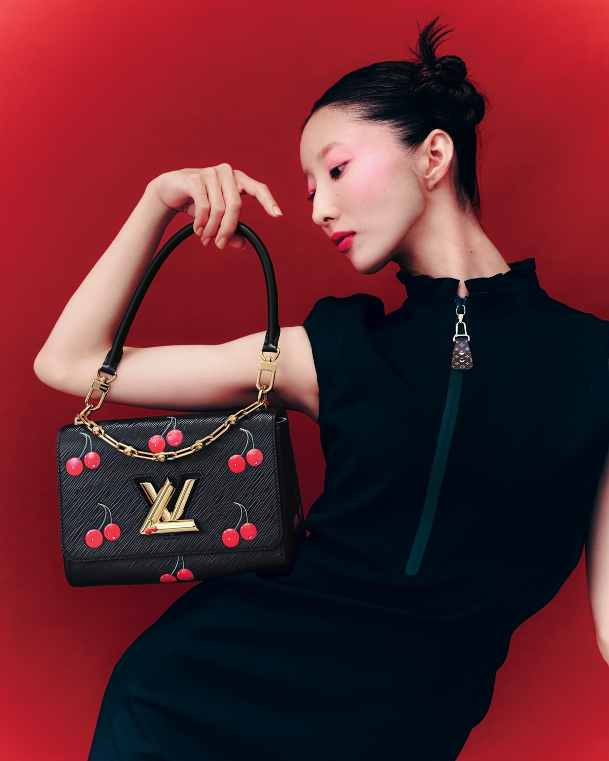 飯島望未とルイ・ヴィトンのバッグ