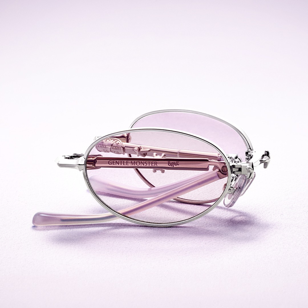 〈ジェントルモンスター〉から折りたためるサングラスが登場 - Slide:1