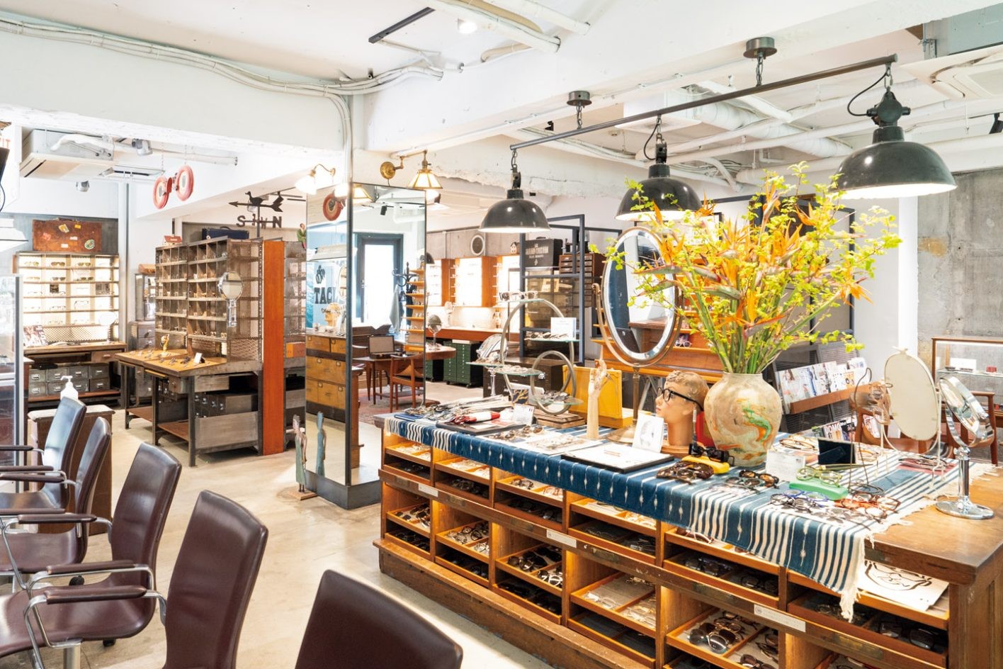 渋谷「GLOBE SPECS SHIBUYA」に学ぶ、メガネの美しい収納方法